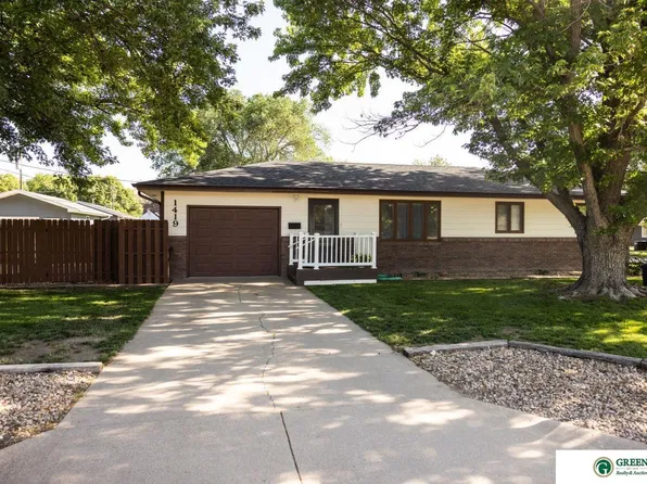 1419 E 5th St, York, NE 68467