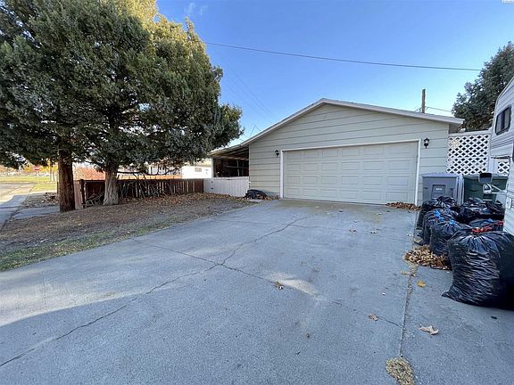 4th image of 1116 Birch Ave