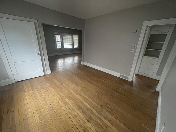 3rd image of 3293 Desota Ave #2