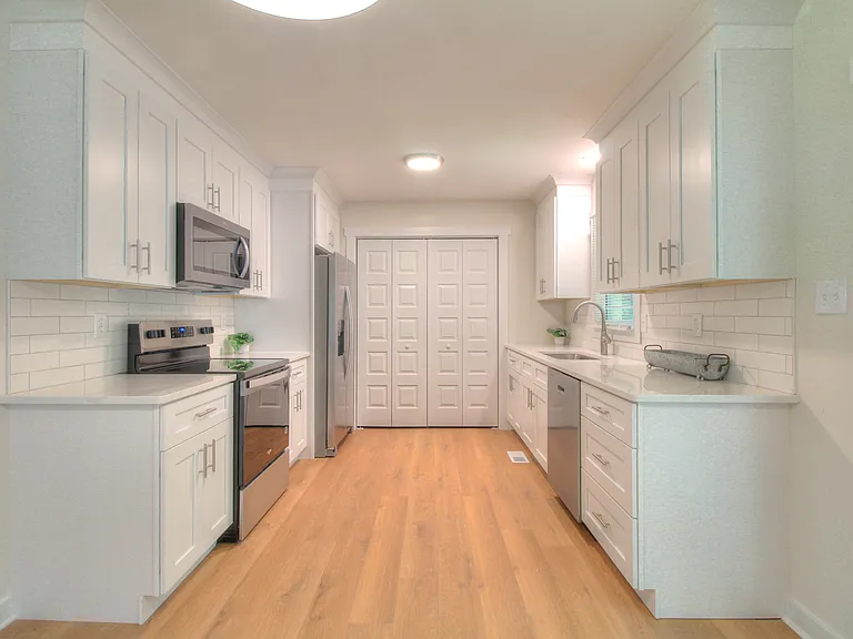 616 Anne Ave — Photo 2