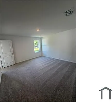 4 bed, 1910 sqft, $2,600 — Photo 2