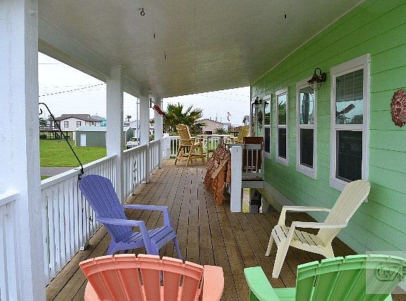 4th image of 974 Palmetto Dr