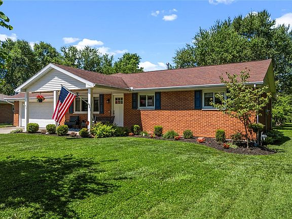 2nd image of 3833 Ruby Dr