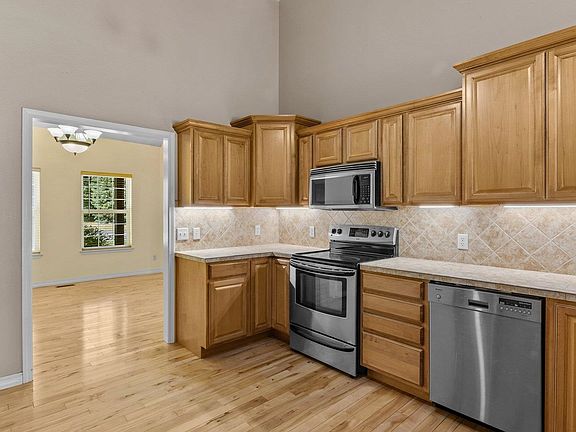 3rd image of 13763 Larkspur Dr