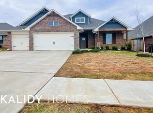 1620 NE 35th St, Moore, OK 73160