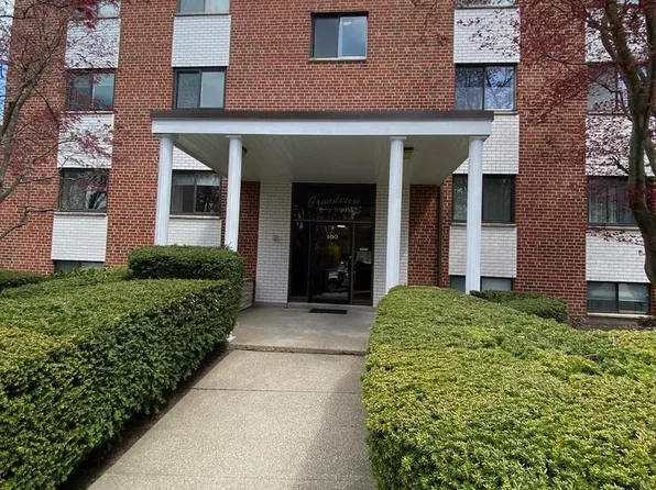 100 Grand View Ave APT 4B, Quincy, MA 02170