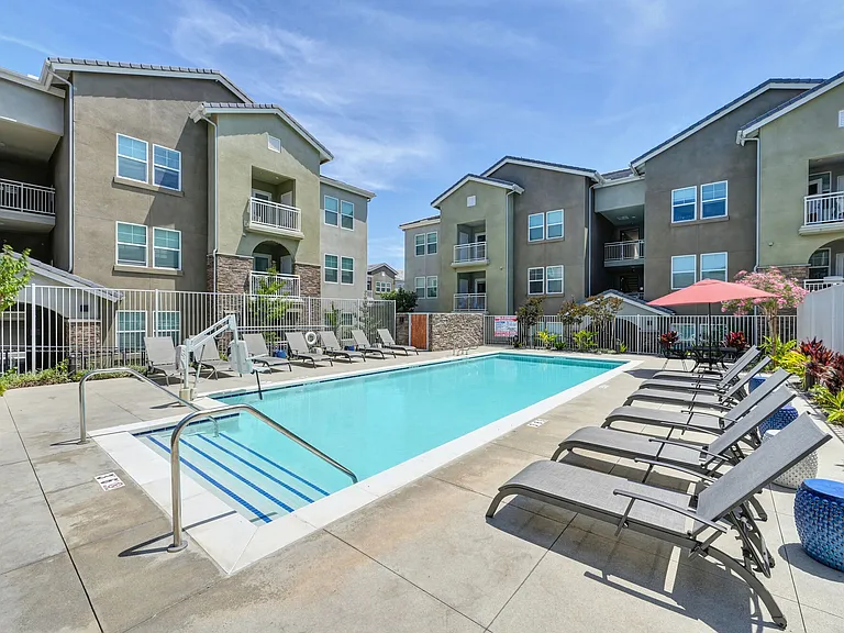 Vela Apartments — Photo 83