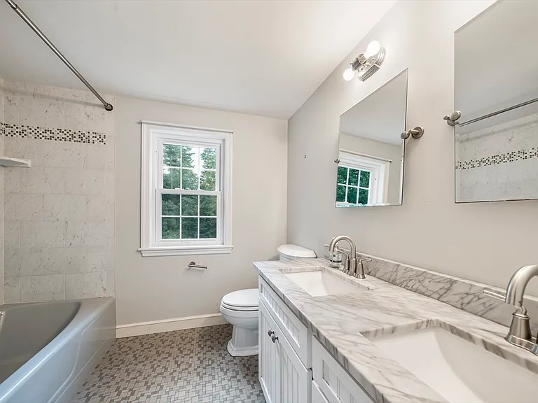 131 Montvale Rd — Photo 25
