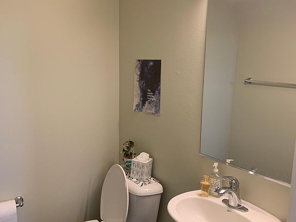 2nd image of 504 E Jeanette Ln
