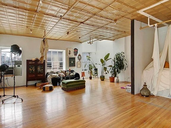 3rd image of 71 Franklin St APT 5W
