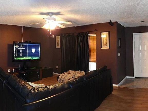 3rd image of 6636 Summer Cove Dr