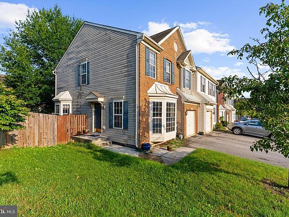 2nd image of 2432 Knapps Way