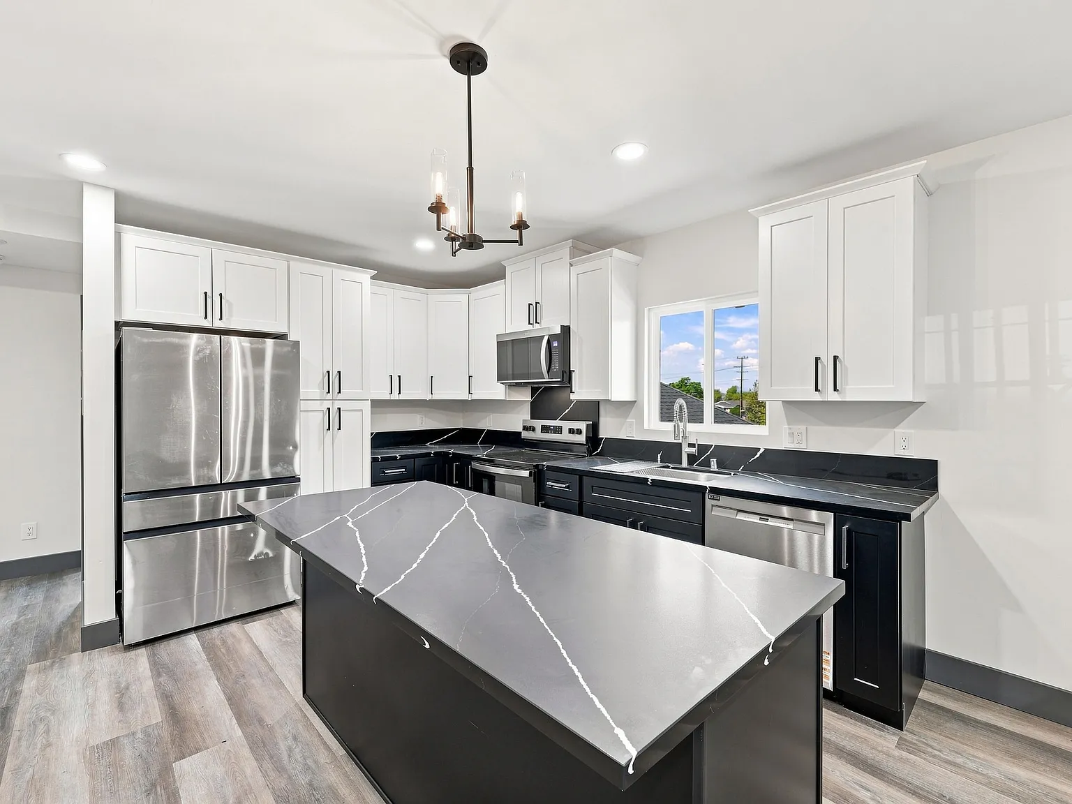 3 bed, $4,500 — Photo 2