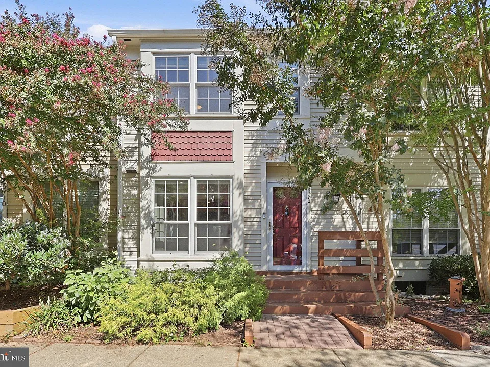 5712 Medallion Ct