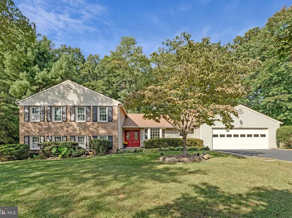 1526 Laurel Hill Rd, Vienna, VA 22182
