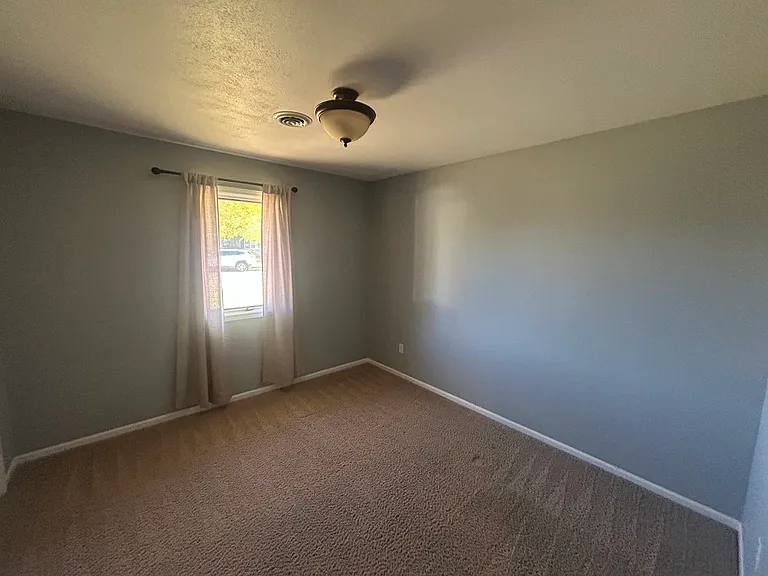 1320 Parkside Dr — Photo 23