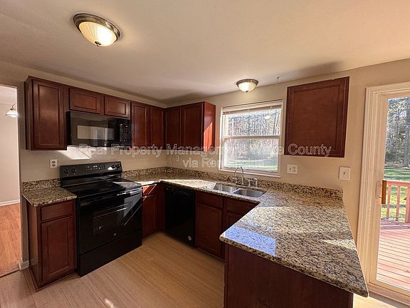 5th image of 104 Benedict Ln