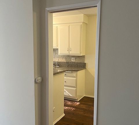 5th image of 1448 Stearns Dr #3