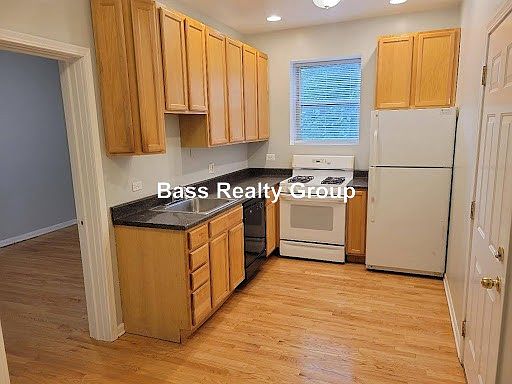 5th image of 6966 N Greenview Ave #1