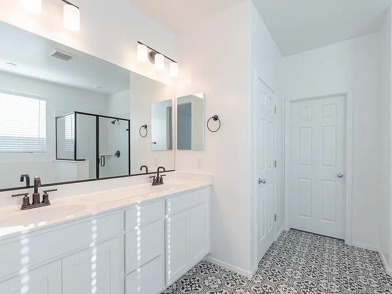19214 W Badgett Ln — Photo 10