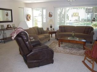 692 Orleans Ct, Warwick, RI 02886