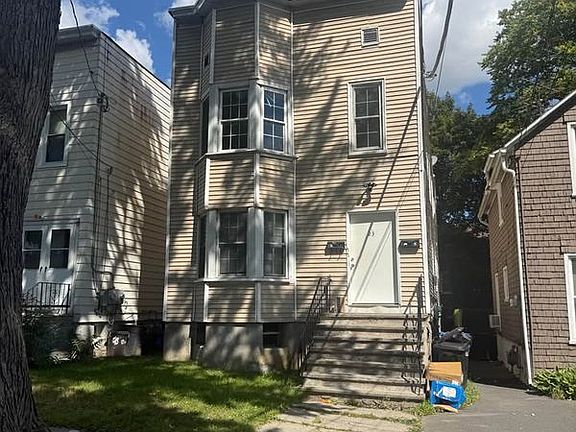 3rd image of 23 Bonheim St #2