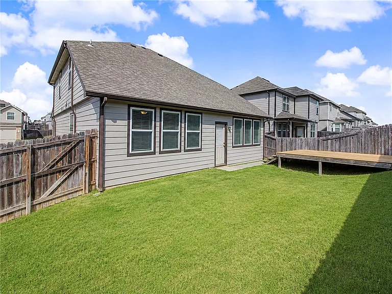 982 Crossing Dr — Photo 19