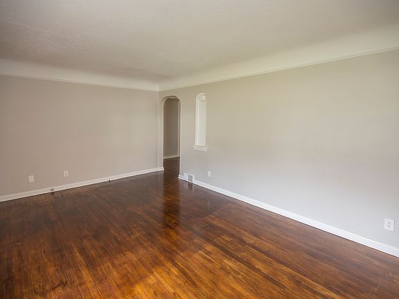 4th image of 22740 Westwood Ave