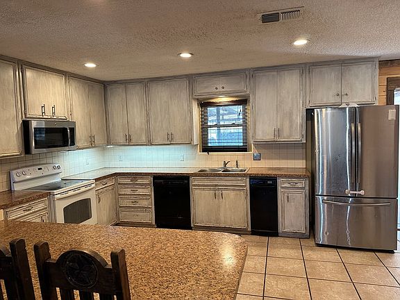 3rd image of 5252 Cromwell Rd