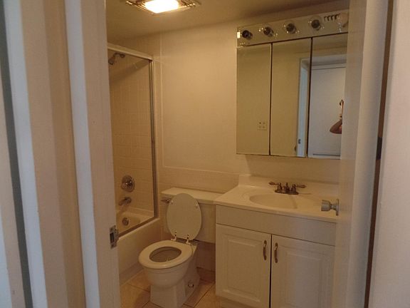 4th image of 2350 W 1st St APT 304