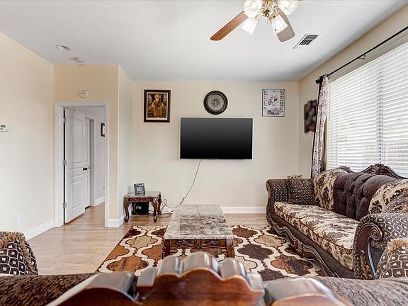 4th image of 1702 Barrington Dr