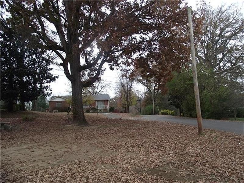 2nd image of 221 Flora Cir