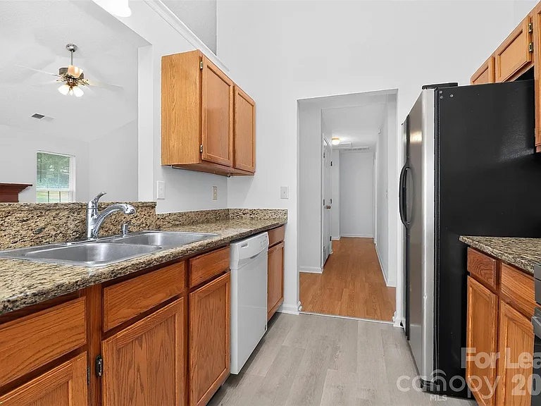 3411 Pondridge Ct — Photo 13