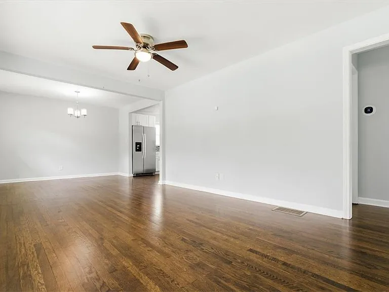 2705 Lincoln Ct NW — Photo 5
