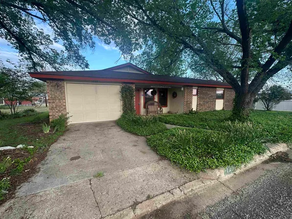 1208 Olive Street, Llano, TX 78643