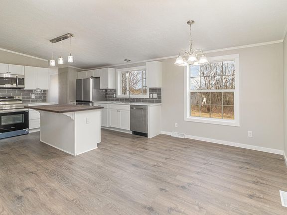 5th image of 172 Willow Pointe Dr