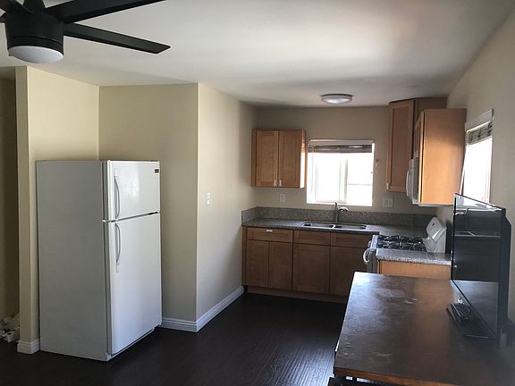 3rd image of 1281 W 37th Pl #1281