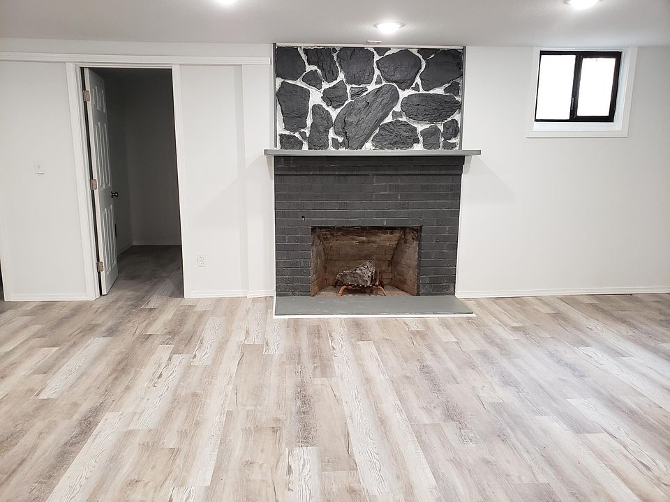 Front pic of living area