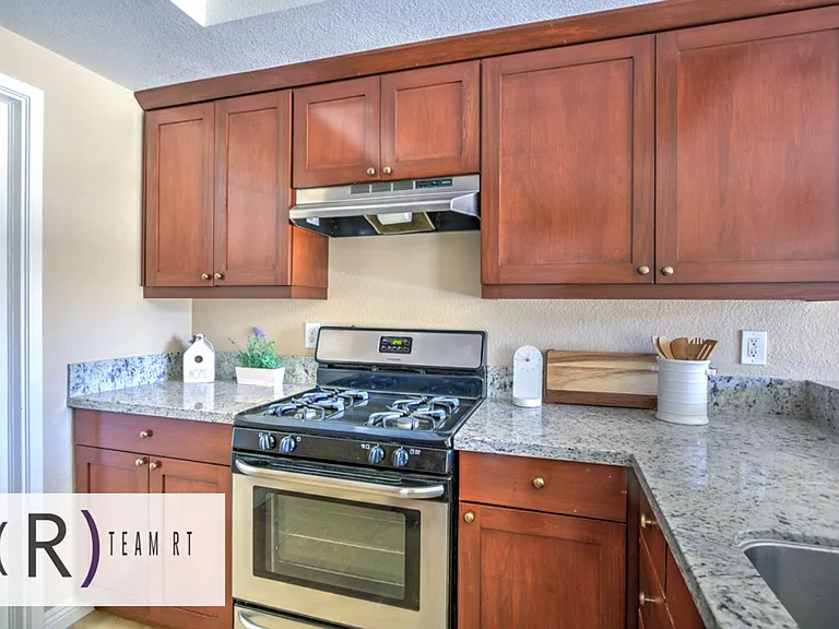555 Azusa Ave #32 — Photo 7
