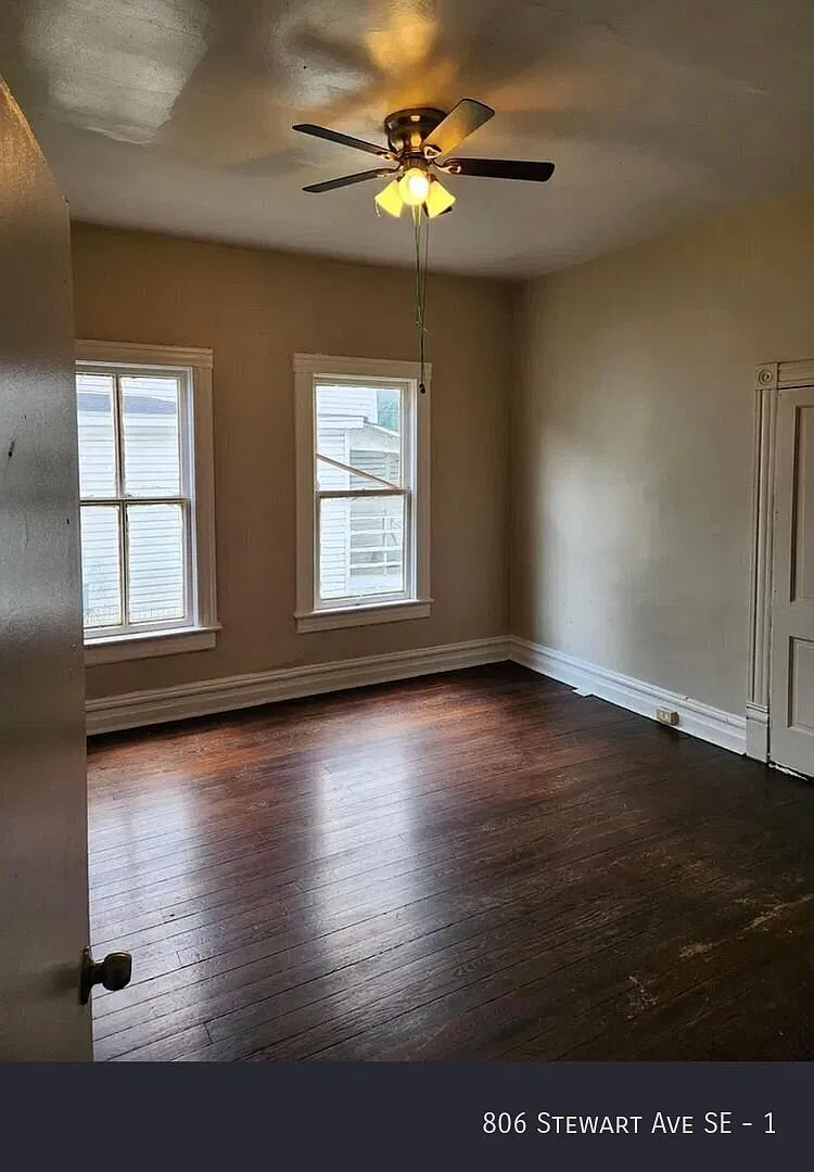 2 Bedroom 1 Bath coming Available! — Photo 4