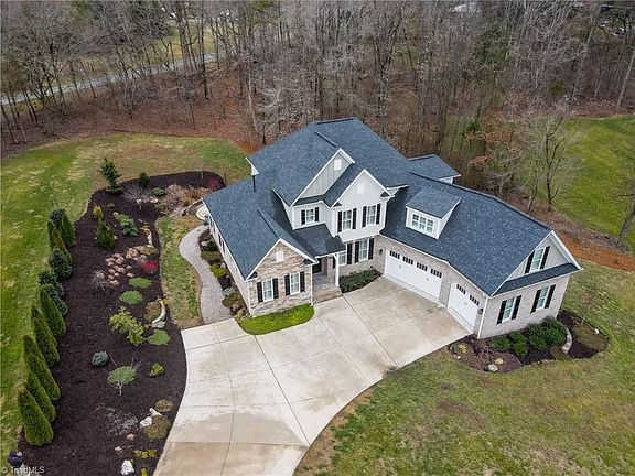 4th image of 1964 Woodstock Rd