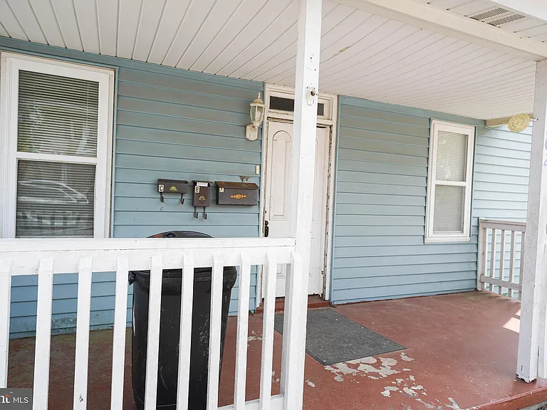 202 E Grove St #A — Photo 6