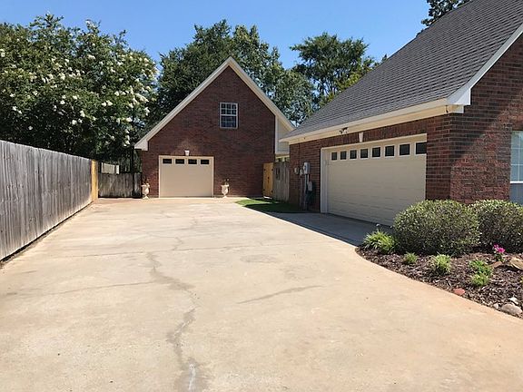 3rd image of 409 E Lafayette Dr
