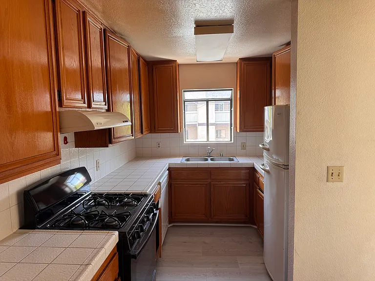 720 Orange Grove Ave #16 — Photo 4