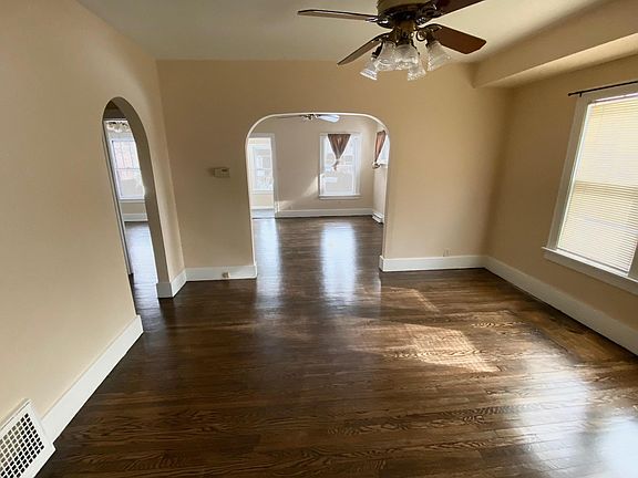 5th image of 1010 N Poplar St