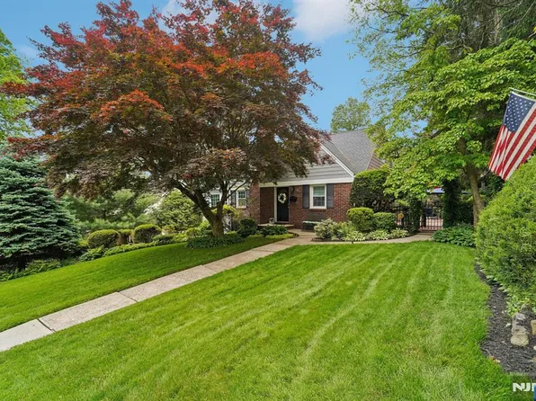 70 Lexington Ave, Cresskill, NJ 07626