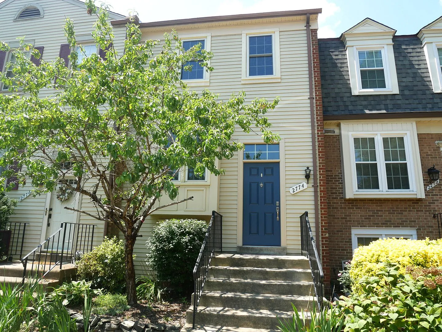 Bright And Beautifully Appointed 3bed/3bath Townhome In Vienna For Rent — Photo 2
