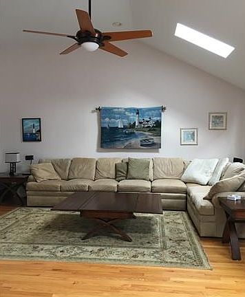 4th image of 423 Laurel Blvd