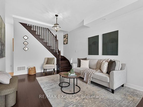 3rd image of 125 Kayla Cres #19