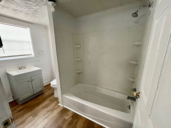 4th image of 621 17th St
